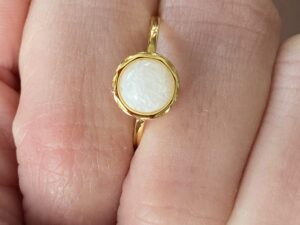 Bague Argent 925 plaquée Or  Sertie d'une pierre de lune