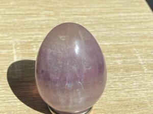 oeuf en fluorite arc en ciel