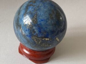 sphère en lapis lazuli